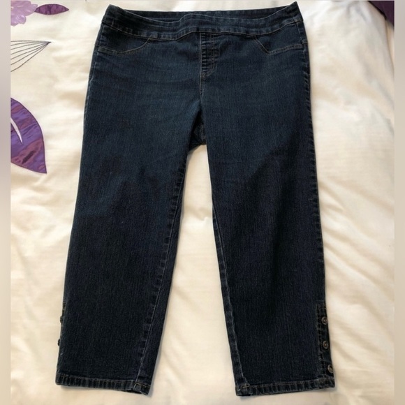XL Dark Wash Denim Capris with Leg accent - Picture 7 of 7